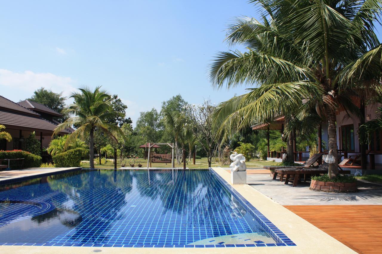 Waterside Resort Pran Buri Exteriör bild